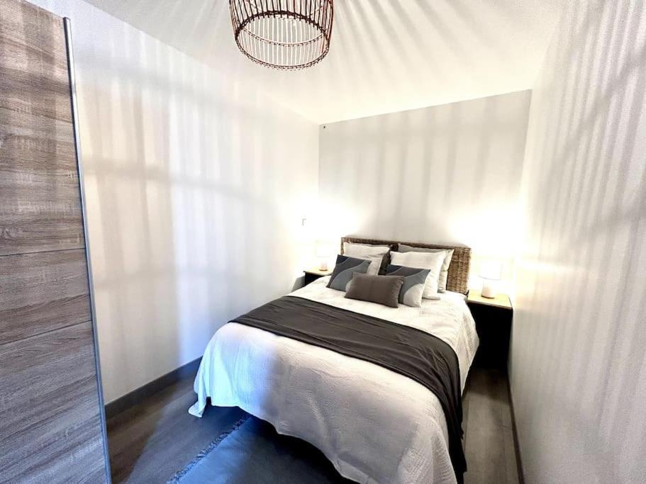 Cote Cour - Appartement En Plein Centre-Ville & Proche Des Thermes Rochefort-sur-Mer Extérieur photo