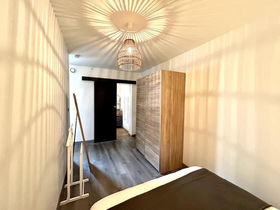 Cote Cour - Appartement En Plein Centre-Ville & Proche Des Thermes Rochefort-sur-Mer Extérieur photo