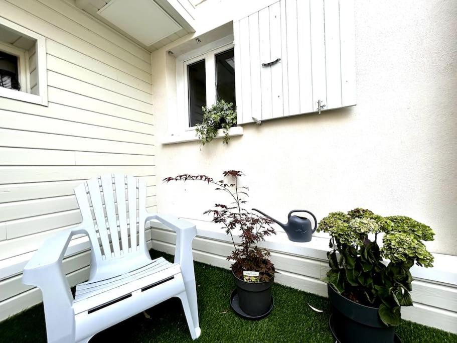 Cote Cour - Appartement En Plein Centre-Ville & Proche Des Thermes Rochefort-sur-Mer Extérieur photo