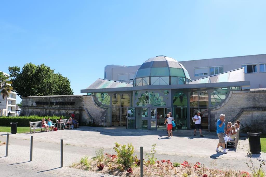 Cote Cour - Appartement En Plein Centre-Ville & Proche Des Thermes Rochefort-sur-Mer Extérieur photo