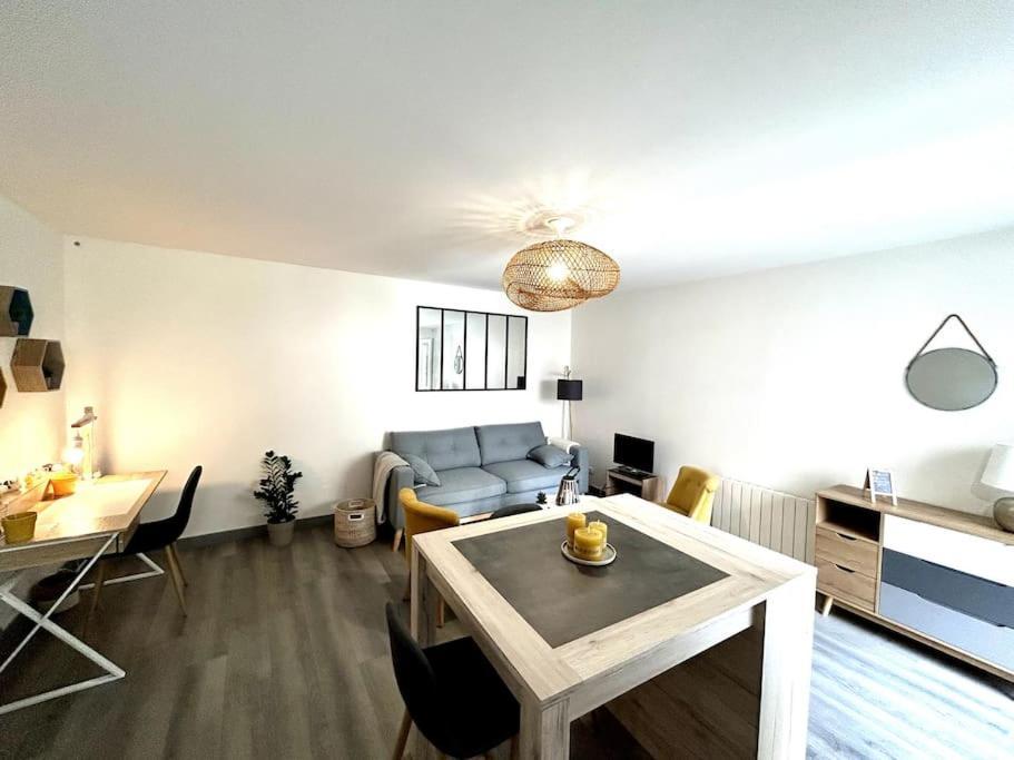 Cote Cour - Appartement En Plein Centre-Ville & Proche Des Thermes Rochefort-sur-Mer Extérieur photo