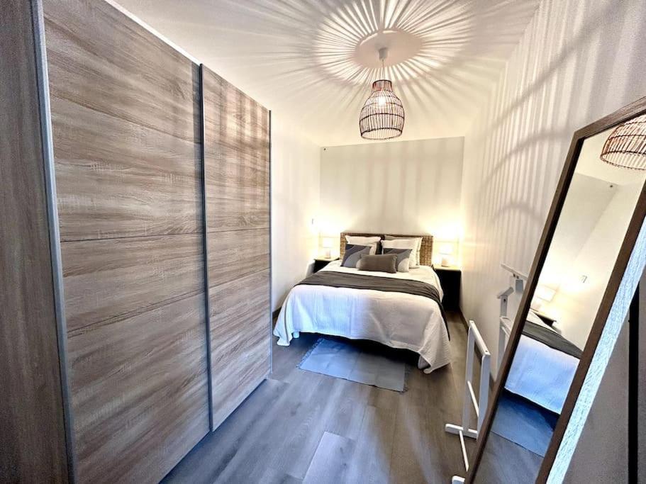 Cote Cour - Appartement En Plein Centre-Ville & Proche Des Thermes Rochefort-sur-Mer Extérieur photo