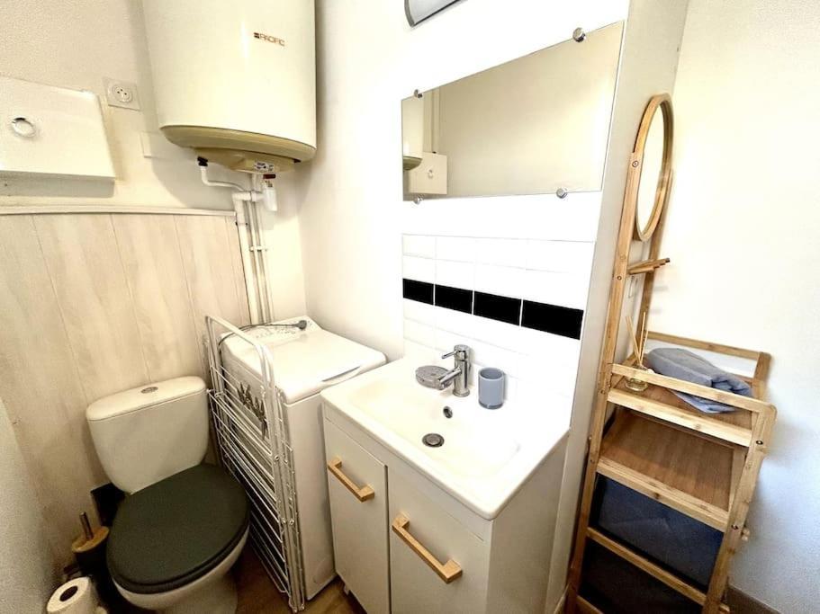 Cote Cour - Appartement En Plein Centre-Ville & Proche Des Thermes Rochefort-sur-Mer Extérieur photo