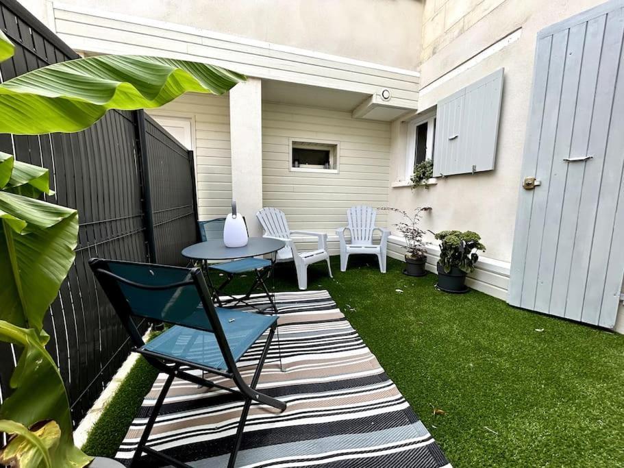 Cote Cour - Appartement En Plein Centre-Ville & Proche Des Thermes Rochefort-sur-Mer Extérieur photo