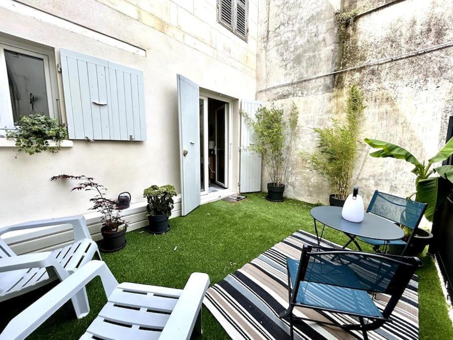 Cote Cour - Appartement En Plein Centre-Ville & Proche Des Thermes Rochefort-sur-Mer Extérieur photo
